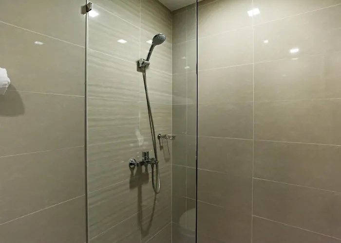 Deluxe Queen Suite